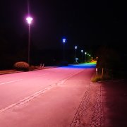 Border lights, 2017, Farbige Folie, Strassenlaternen, Wernstein am Inn, Deutsch-Österreichische Grenze
