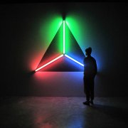 Triangle, Acryl auf Wand, farbige Leuchtstoffröhren, PS Artspace Fremantle, WA