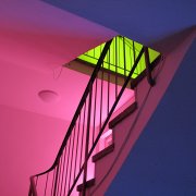 Stairways, 2010, Leuchtstoffröhren, farbiges Papier, Kunsthaus L6, Freiburg